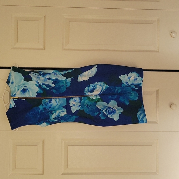 Dress - Picture 2 of 2